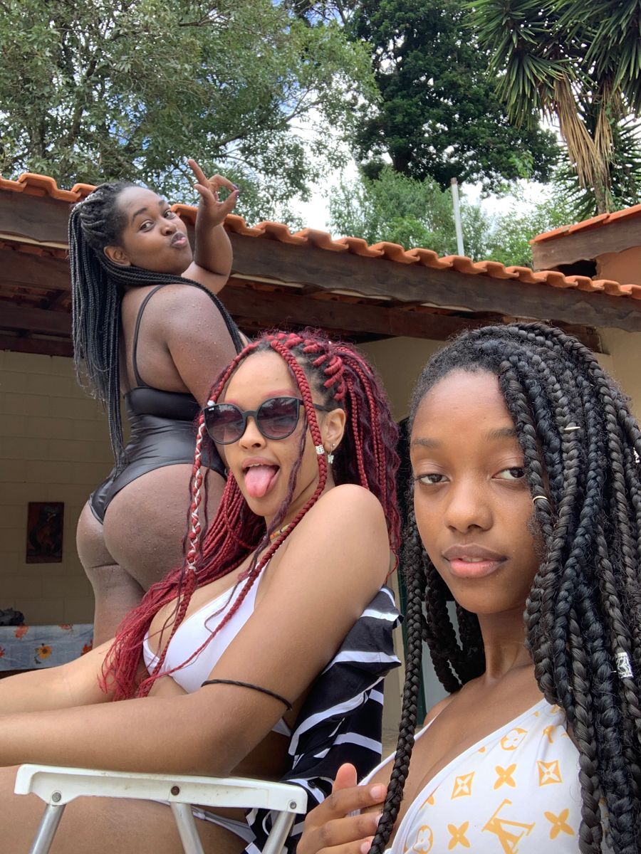 🔥 Young, Fine & Social Crowd